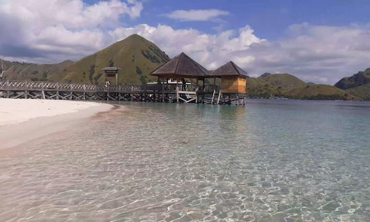 Kelor Island Beach Labuan Bajo