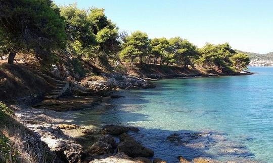 Recorrido panorámico por las islas de Zadar a bordo de un barco tradicional de madera de 23 pies