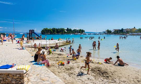 Recorrido panorámico por las islas de Zadar a bordo de un barco tradicional de madera de 23 pies