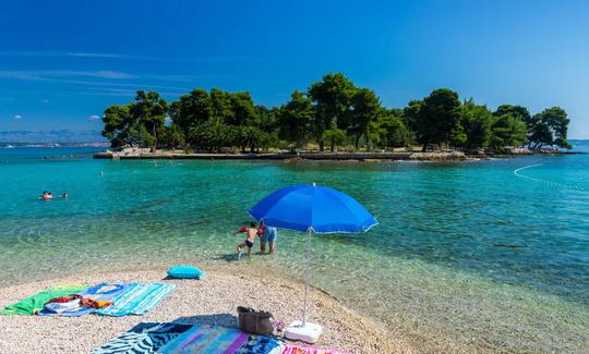 Recorrido panorámico por las islas de Zadar a bordo de un barco tradicional de madera de 23 pies