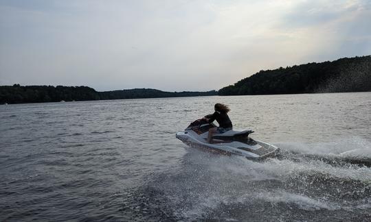 Yamaha Waverunner, 3 seater on trailer in Haverhill, MA (delivery available*)