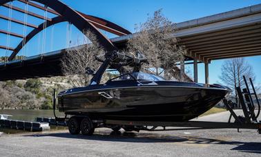 Barco de surf de lujo en el lago Austin