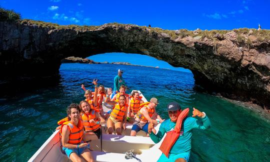 Parc national des îles Marietas : excursion d'une journée tout compris en trimaran de 65 pieds