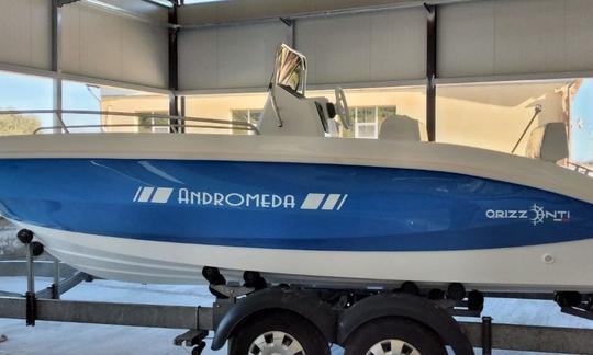 Bateau à pont Andromeda de 19 pieds à louer à Milazzo, Sicile