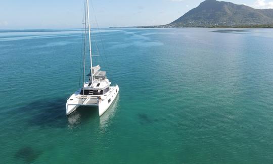 Catamaran NAUTITECH 46 Fly avec équipage à louer à Rivière, Maurice