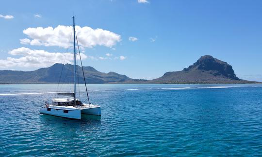 Catamaran NAUTITECH 46 Fly avec équipage à louer à Rivière, Maurice