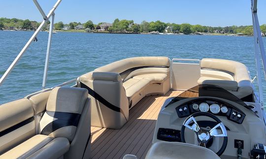 Lake Norman: Experience Harris Tritoon Bliss on the Water!