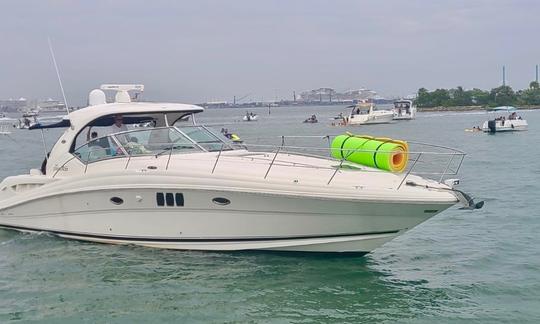 48Ft Yacht 5 ⭐️ service Enjoy Miami from $550 Monday to Thursday one hour FREE.