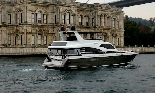 Location de yacht à moteur pour 12 personnes à Istanbul, Turquie