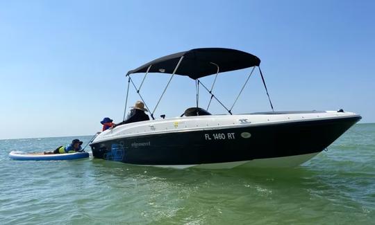 Bateau à pont Bayliner Element de 19 pieds à louer sur l'île Anna Maria