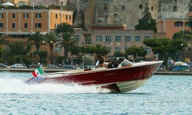 Enjoy the Gaeta on board this beautiful Super Classic 23 Boat