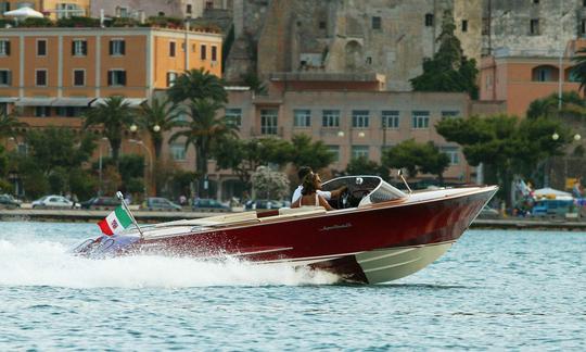 Aproveite o Gaeta a bordo deste lindo barco Super Classic 23