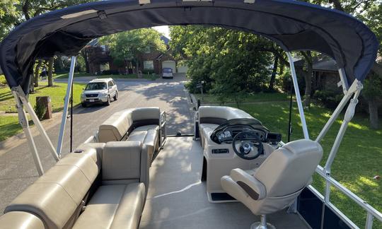 3 Day Minimum** 2019 Sun Tracker Party Barge 20 Pontoon Boat | Lake Tawakoni