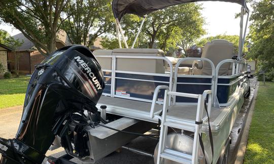 3 Day Minimum** 2019 Sun Tracker Party Barge 20 Pontoon Boat | Lake Tawakoni