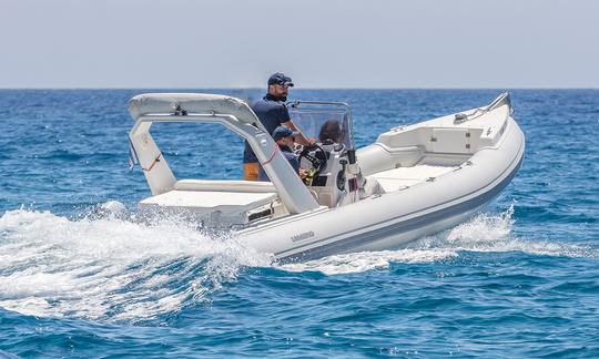 Lambro 6.40m/175hp/7pax-ギリシャのミロス島でのスキッパー付きRIBレンタル