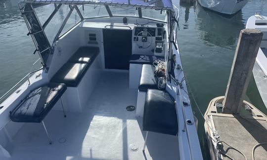 Pescador esportivo de 24' Kevlacat para alugar Denarau Marina Fiji Islands.