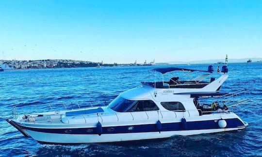 Mega Yacht Charter de luxo para 12 pessoas em Istambul