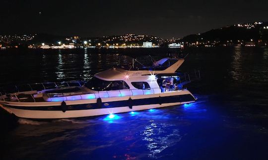 Mega Yacht Charter de luxo para 12 pessoas em Istambul