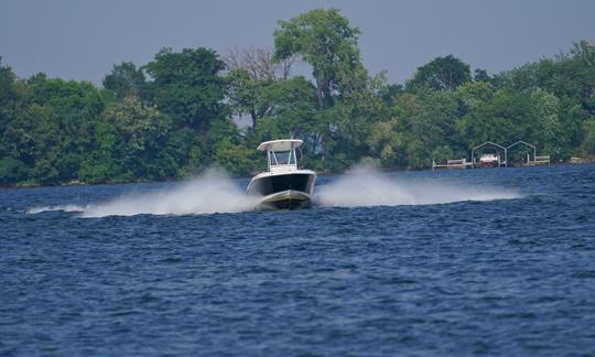 Barco con consola central Robalo R220 en Annandale, Minnesota