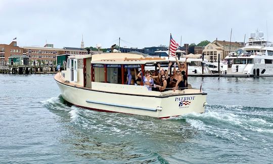 Location de bateaux à moteur classiques de 36 pieds à Newport, Rhode Island