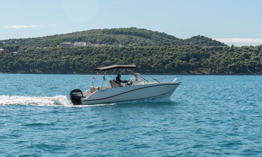 Alquiler de Quicksilver Activ 675 en Split