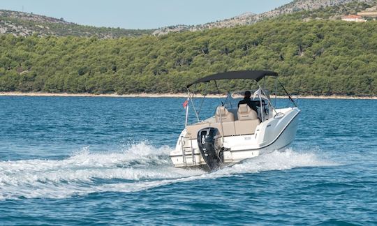 Alquiler de Quicksilver Activ 675 en Split