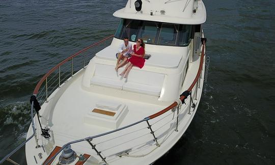 60ft Hatteras Luxury Motor Yacht in NY Harbor - USCG Inspected