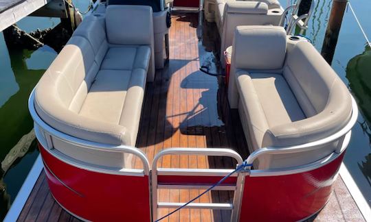 Avalon 25ft Pontoon Boat Rental in Gulfport, Florida