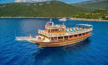 Excursão à Baía de Boka Kotor em navios Knez Lipovac