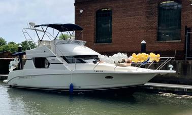 Luxurious Silverton 35ft Convertible Motor Yacht in Washington, DC