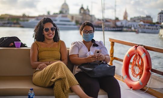 Ótimo catamarã para Cholon, Barú, cruzeiro ao pôr do sol, almoço ou jantar a bordo...