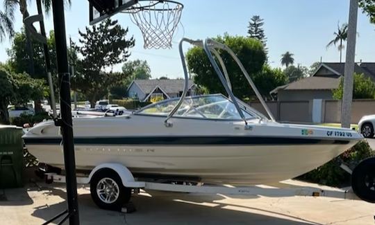 Aluguel de BayLiner Capri Bowrider de 16 pés em Puddingstone Reservoir, Califórnia