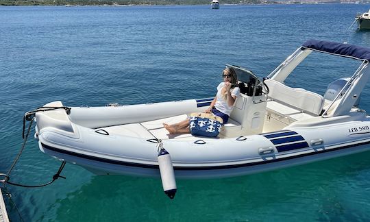 LED 590 de 150 CV avec licence nautique ou skipper Cannigione, Sardaigne