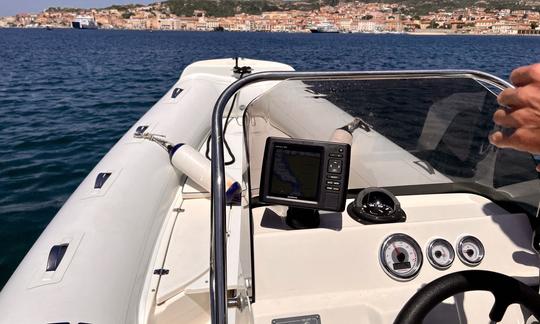 LED 590 de 150 CV avec licence nautique ou skipper Cannigione, Sardaigne