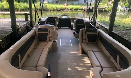 Barletta 24QC Luxury Tritoon 2022 para alquilar en Gulf Shores o Orange Beach