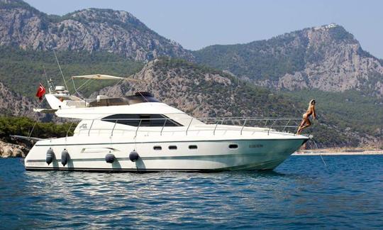 Alquiler de yates a motor Azimut 54 | Descubra las maravillas naturales de Antalya con nosotros