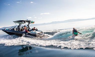 Deportes acuáticos en el lago Tahoe con capitán y entrenador en el Mastercraft X30 - North Lake Tahoe