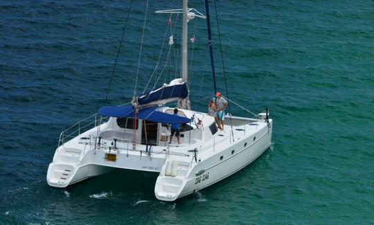 Incroyable catamaran de croisière à Cabo San Lucas, au Mexique