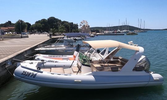 23 ft Robinzon RIB Rental for Up to 10 People in Medulin, Croatia