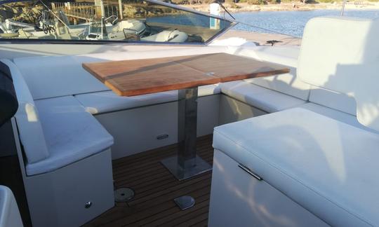 Location de yacht à moteur Itama38' avec skipper, Porto Rotondo