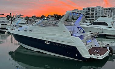 A stunning 2000 Regal Commodore 2760 Motor Yacht for any occasion ready to rent in Boston, Massachussets