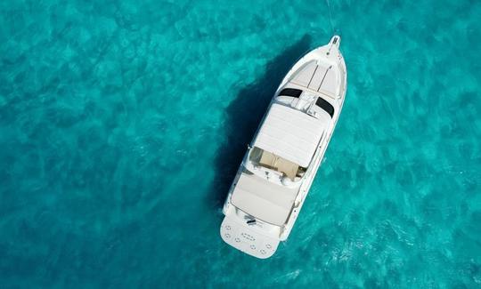 Beautiful 51' Sea Ray Motor Yacht in Cancún