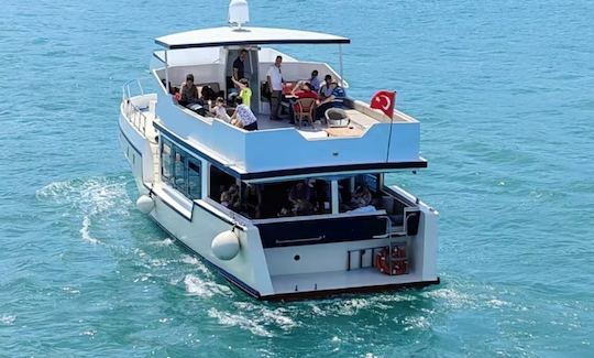 Amazing 25 Person VIP Boat Tour In Istanbul