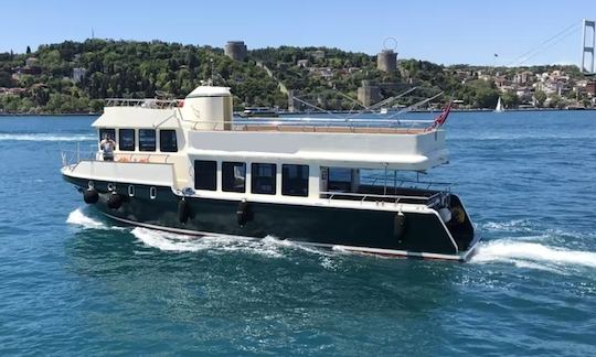 20 Person VIP Boat Tour In Istanbul