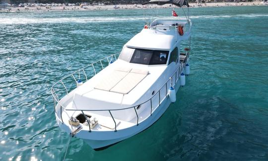 Location de yacht à moteur de luxe de la province d'Antalya - Capacité de 12 personnes