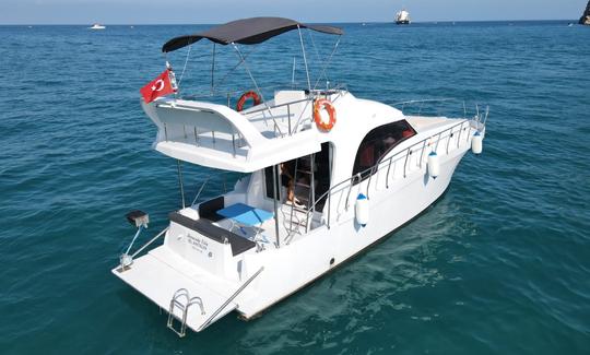 Location de yacht à moteur de luxe de la province d'Antalya - Capacité de 12 personnes