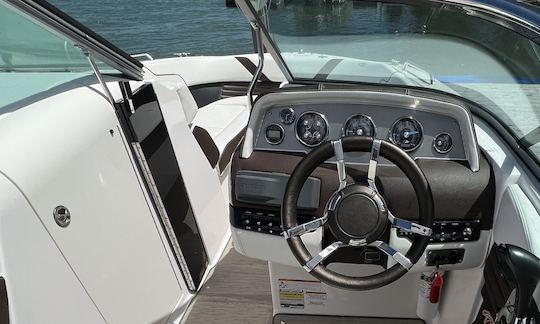 24’ Regal Fasdeck Powerboat for Rental in Somers