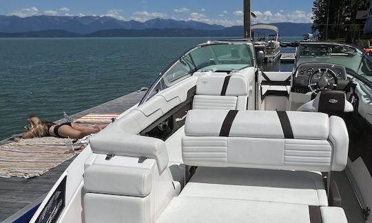 24’ Regal Fasdeck Powerboat for Rental in Somers