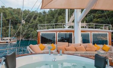 Alquile una goleta de lujo con jacuzzi a bordo en GOCEK BAYS.