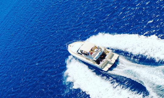 Croisière d'une journée exclusive au départ de Rhodes à bord du yacht à moteur de luxe Ferretti Flybridge de 60 pieds